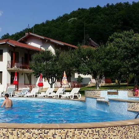 By The River Hotel Complex Balkanets  外观 照片