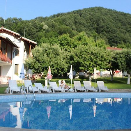 By The River Hotel Complex Balkanets  外观 照片