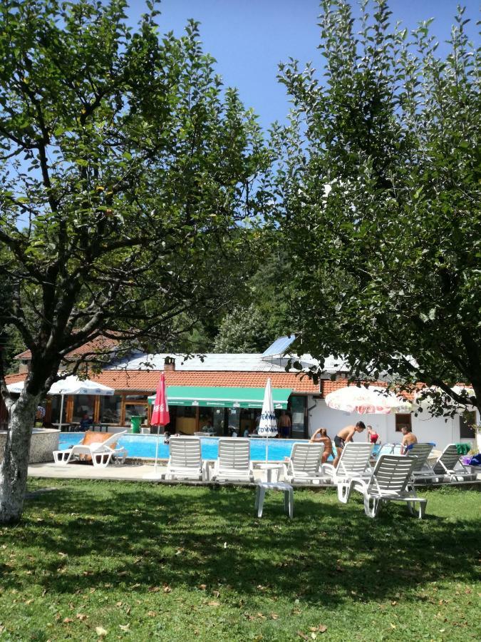By The River Hotel Complex Balkanets  外观 照片