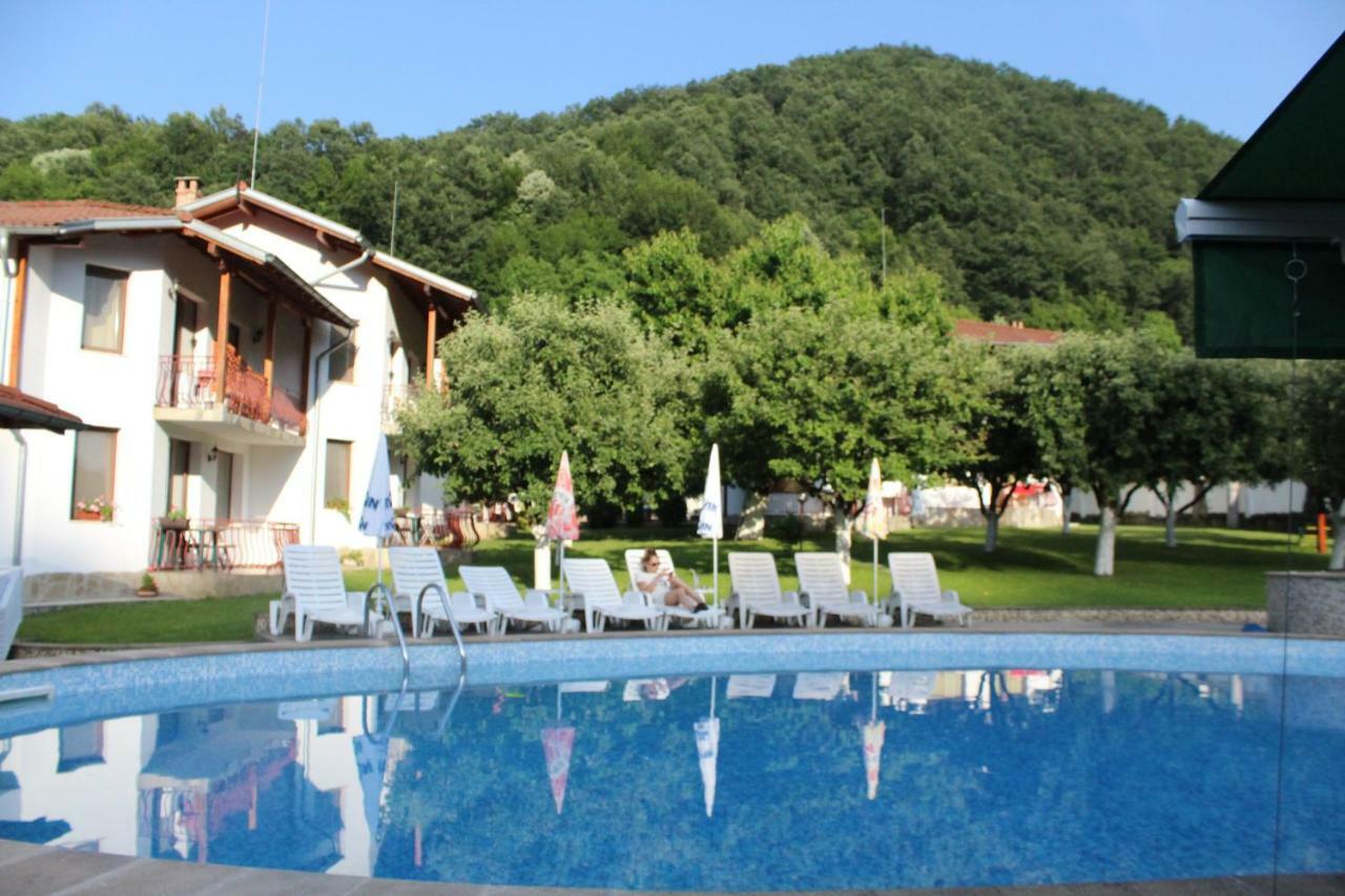 By The River Hotel Complex Balkanets  外观 照片