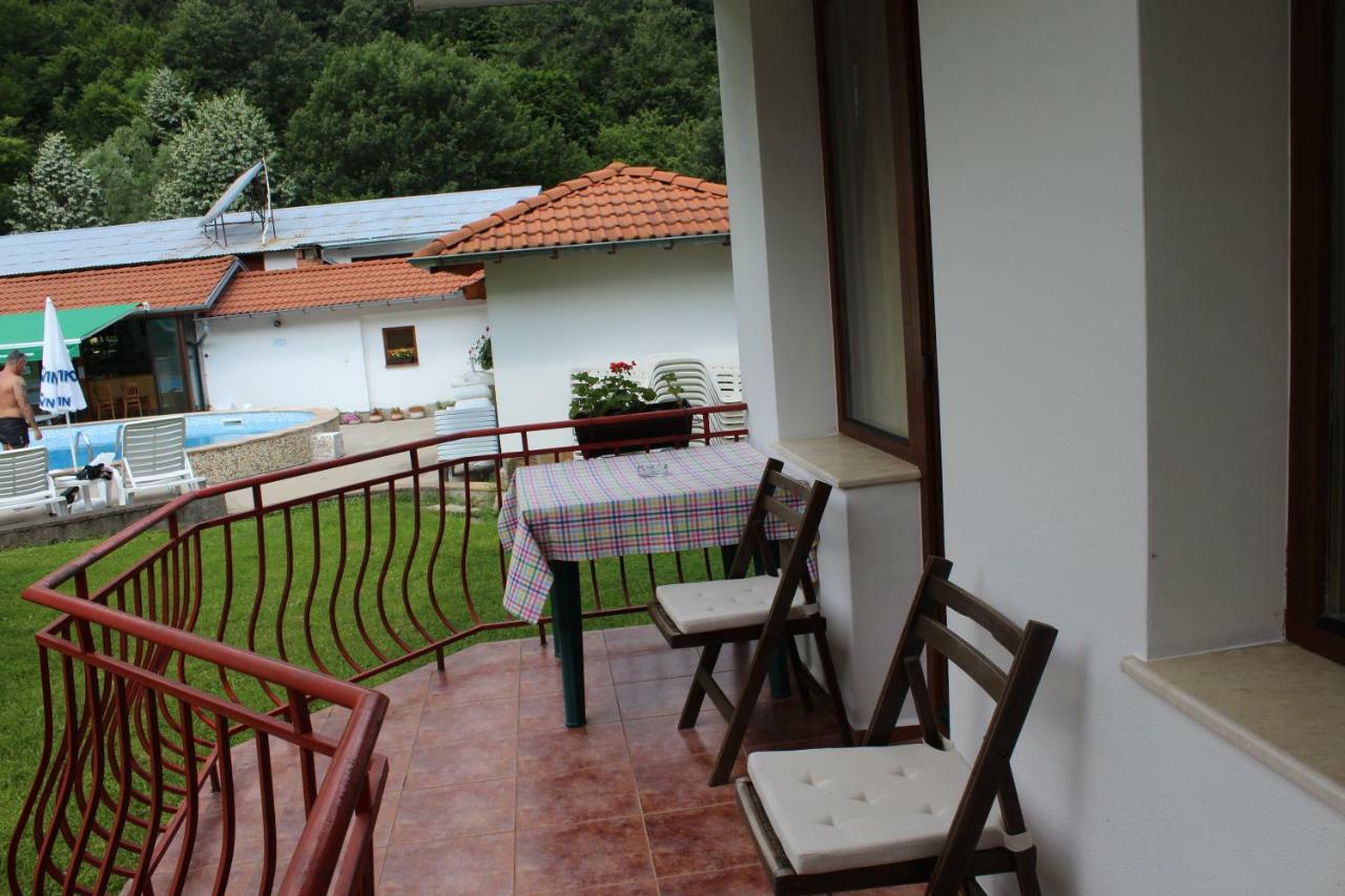 By The River Hotel Complex Balkanets  外观 照片