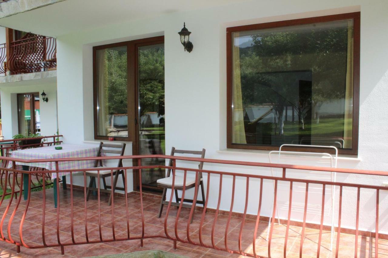 By The River Hotel Complex Balkanets  外观 照片