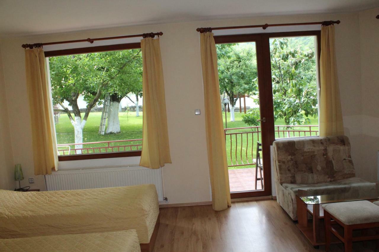 By The River Hotel Complex Balkanets  外观 照片