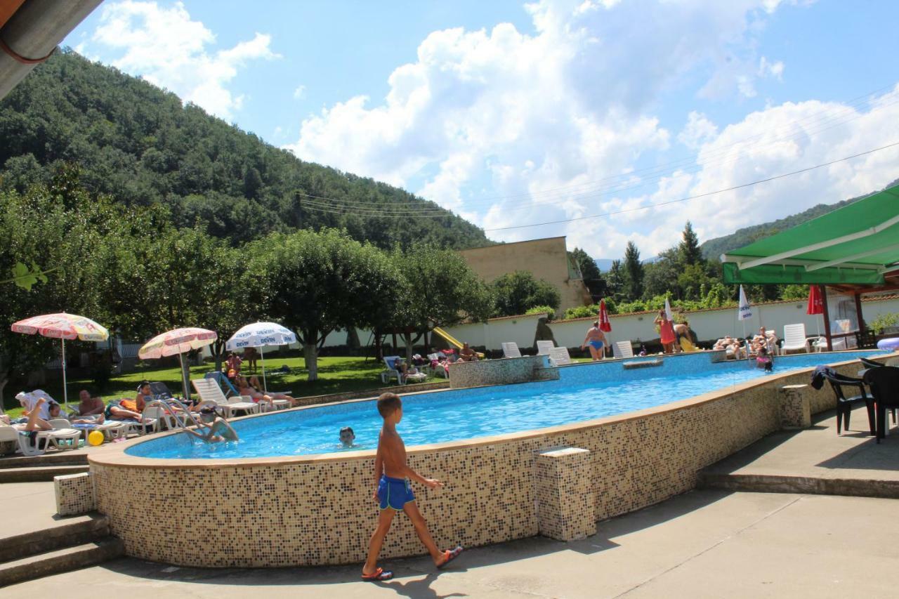 By The River Hotel Complex Balkanets  外观 照片