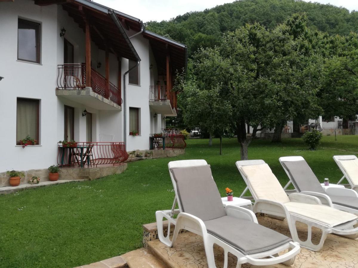 By The River Hotel Complex Balkanets  外观 照片