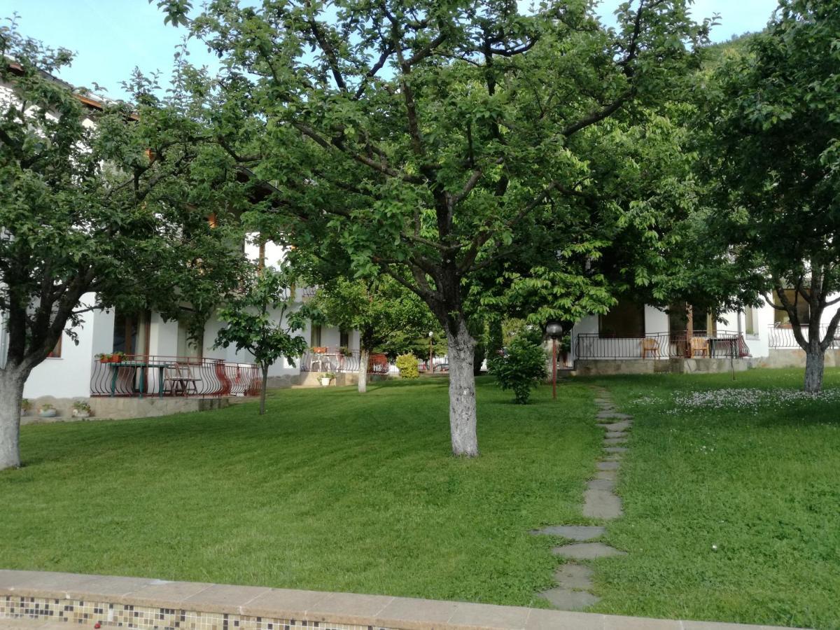 By The River Hotel Complex Balkanets  外观 照片