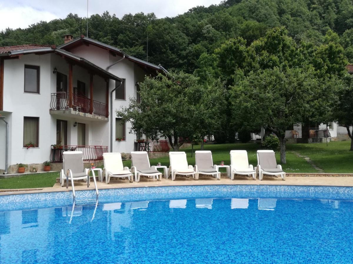 By The River Hotel Complex Balkanets  外观 照片
