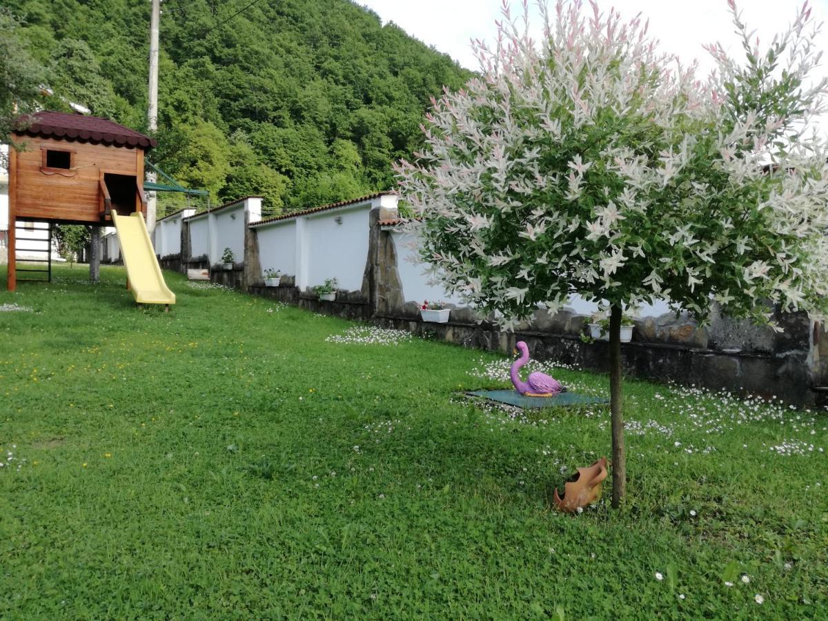 By The River Hotel Complex Balkanets  外观 照片